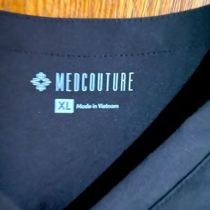 Medcoutre scrubs top XL v-neck 3 pocket. Only worn once